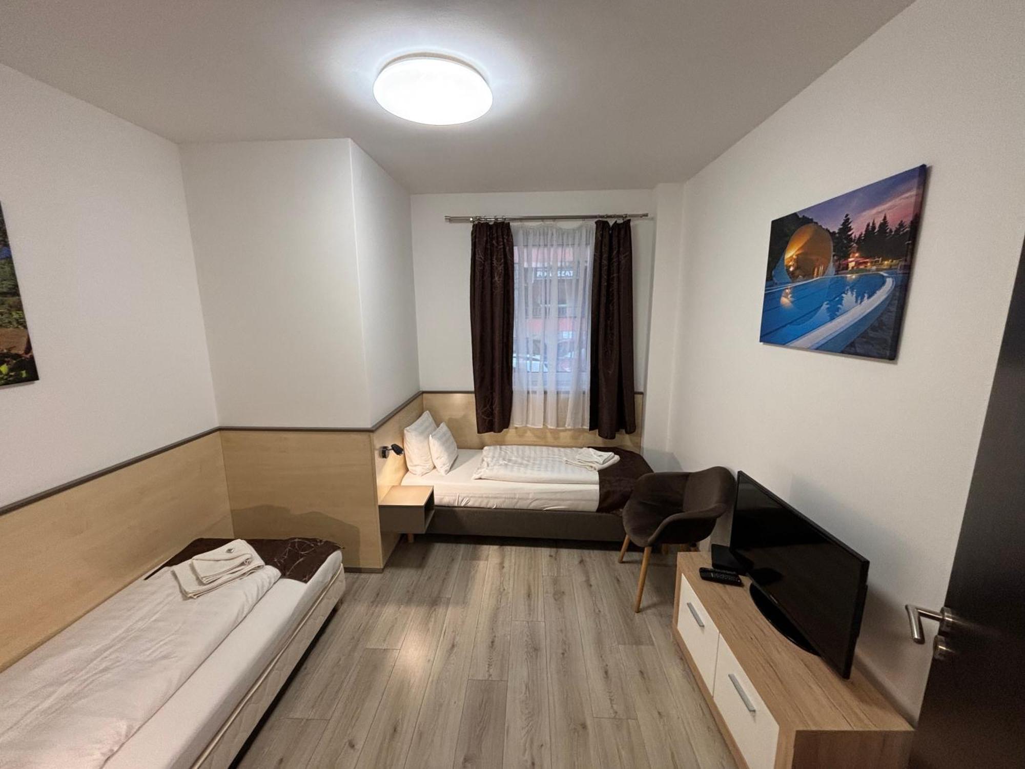 Pizza Tabor Apartman Miskolc Buitenkant foto