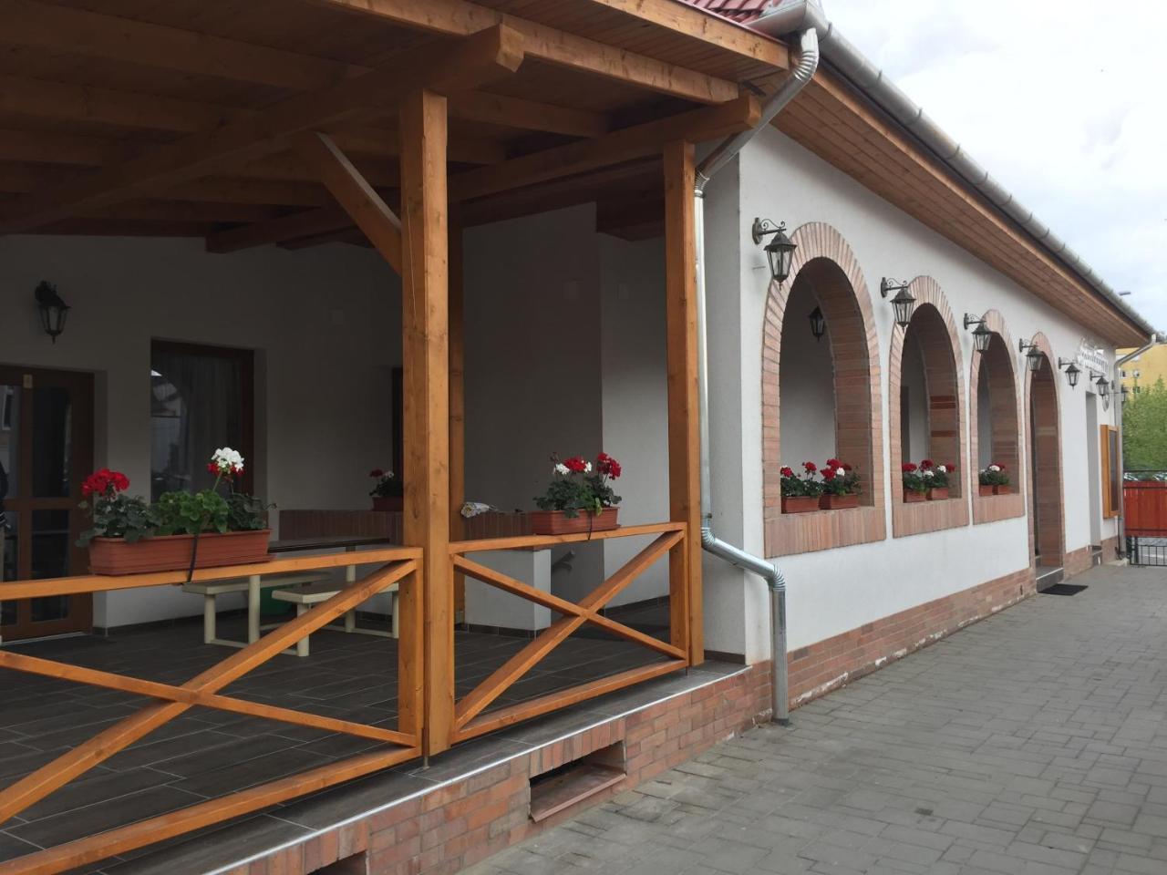 Pizza Tabor Apartman Miskolc Buitenkant foto
