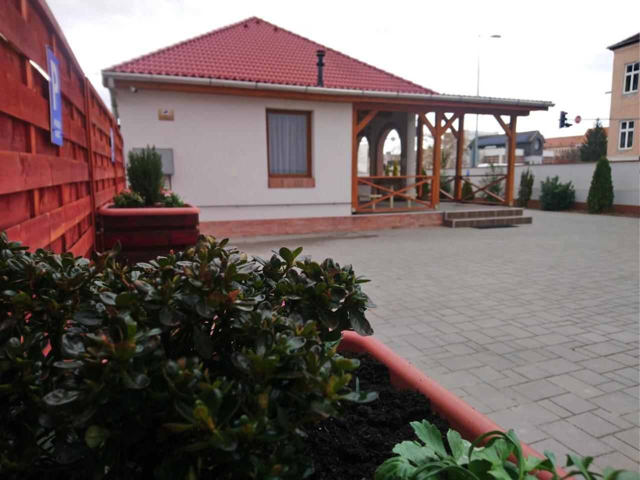 Pizza Tabor Apartman Miskolc Buitenkant foto